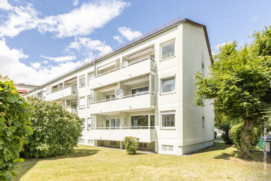 Renovierungsbedürftige Wohnung mit Süd-Loggia und Einzelgarage - Gepflegtes Wohnhaus