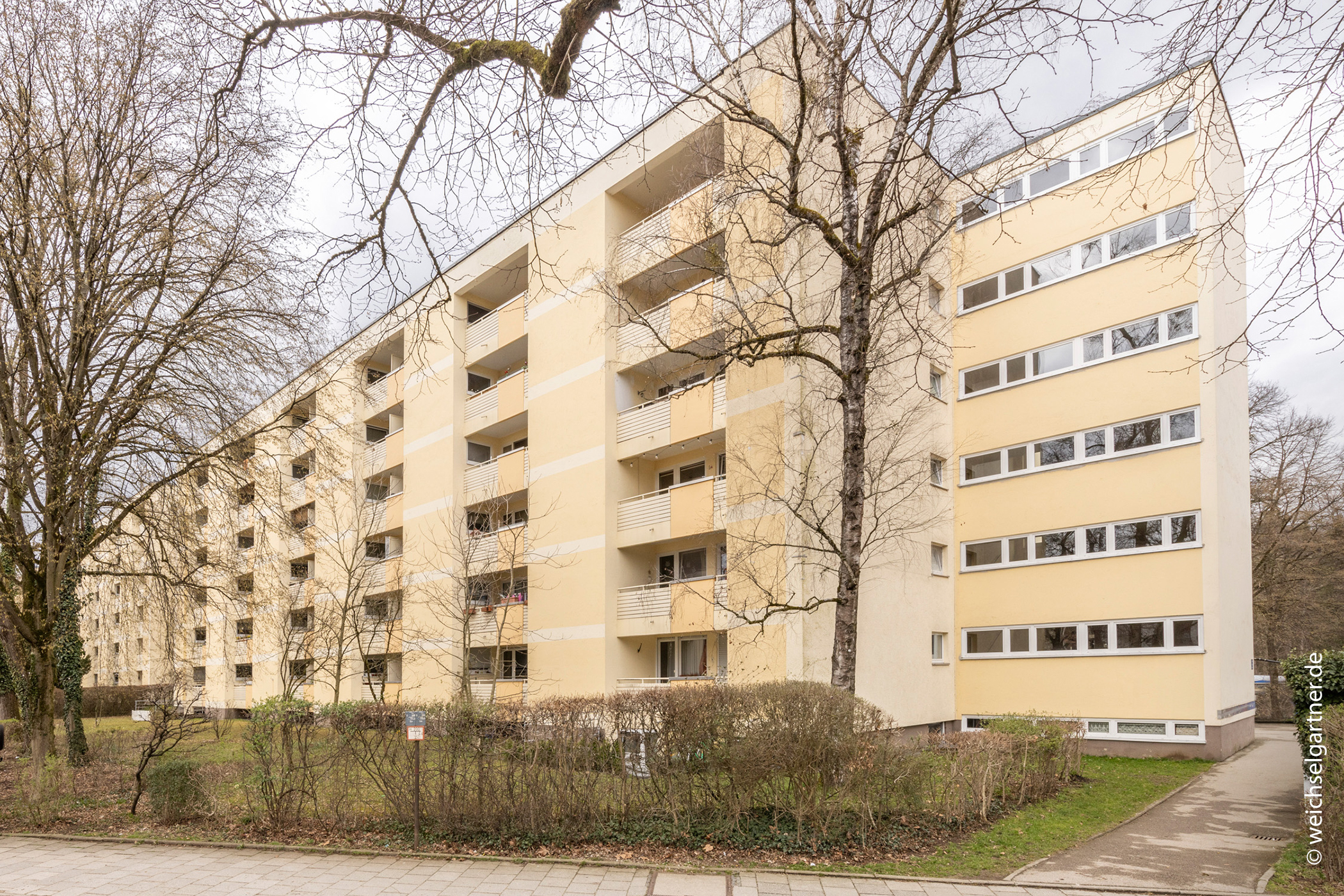 Schönes Appartement mit Balkon und Blick ins Grüne, 81476 München, Etagenwohnung