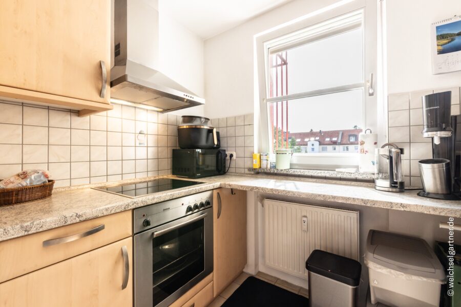 Moderne 2-Zimmer-Wohnung in ruhiger Lage mit Westloggia und Blick ins Grüne - Einbauküche