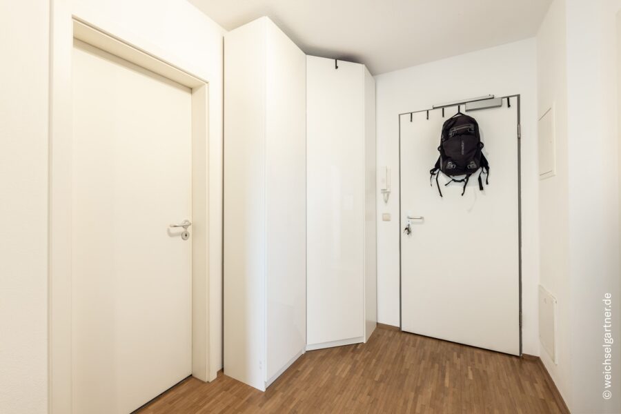 Moderne 2-Zimmer-Wohnung in ruhiger Lage mit Westloggia und Blick ins Grüne - Großzügiger Eingangsbereich
