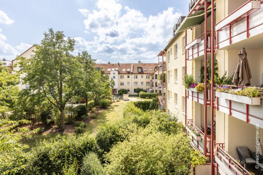 Moderne 2-Zimmer-Wohnung in ruhiger Lage mit Westloggia und Blick ins Grüne - Blick von der Loggia