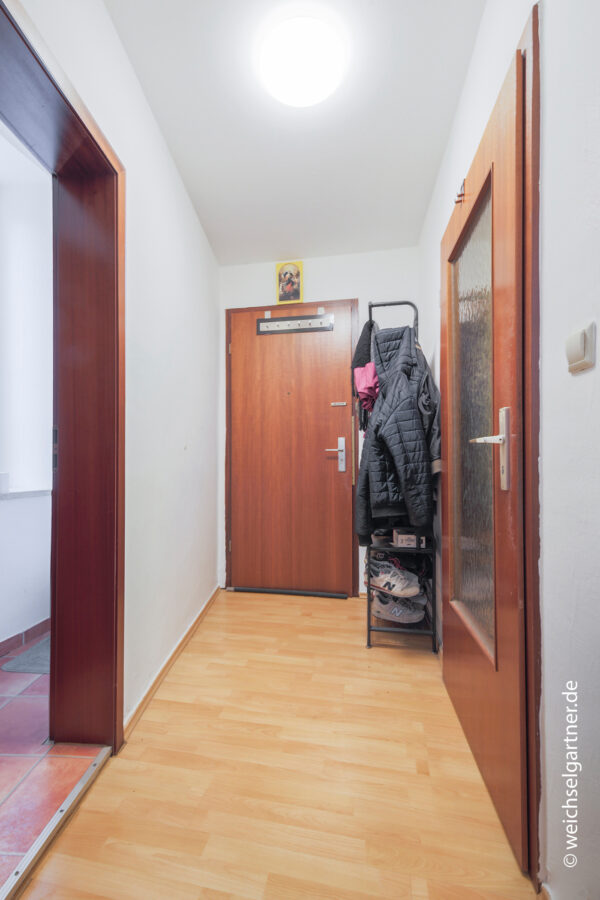 Vermietete Stadtwohnung mit Wohnküche - Flur