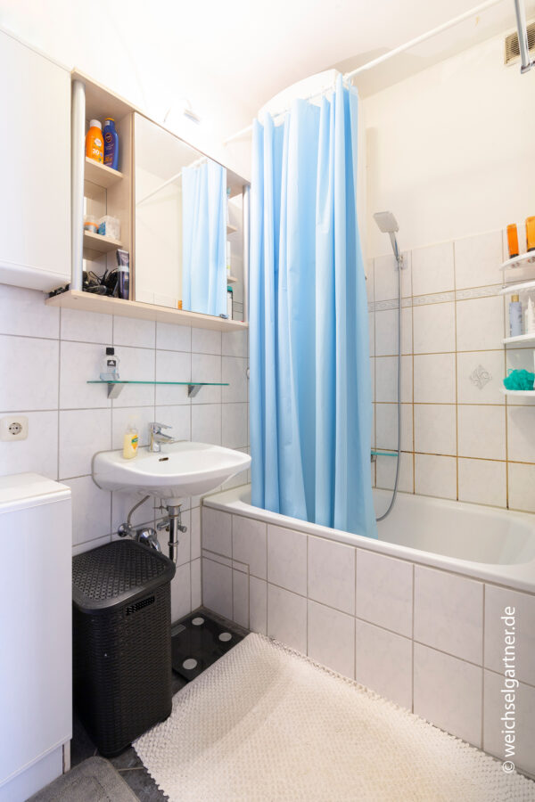 Vermietete Stadtwohnung mit Wohnküche - Bad