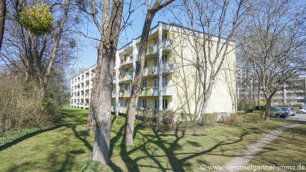 Eigentumswohnung mit West-Balkon in ruhiger und schöner Parklage, 81927 München, Etagenwohnung