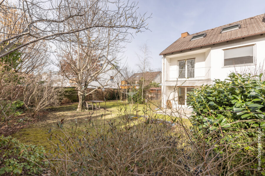 Stadthaus mit großem Potenzial auf herrlichem Südwest-Grundstück - Stadthaus mit großem Potenzial