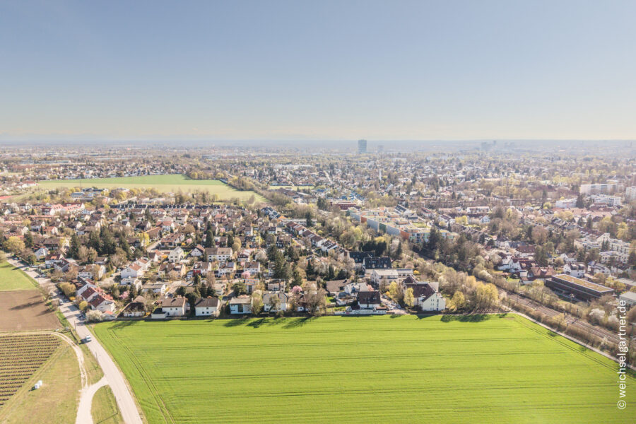 Viel Platz für die Familie: Reihenhaus mit schönem Südgarten in ruhiger Wohnlage - Blick über das Wohngebiet