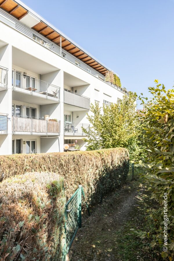 Energieeffiziente 3-Zimmer-Wohnung in ruhiger Lage mit Südloggia und TG-Einzelstellplatz - Südliche Hausansicht