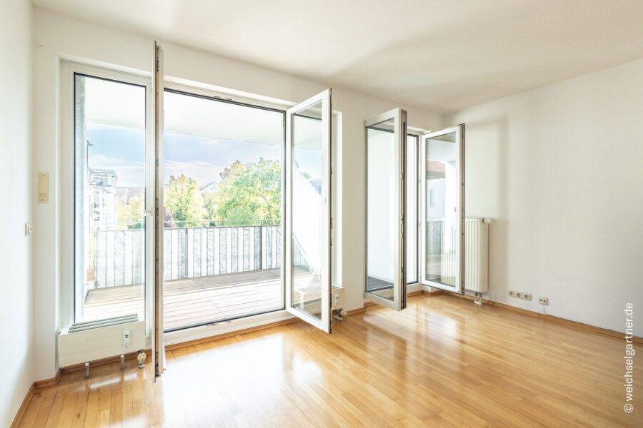 Energieeffiziente 3-Zimmer-Wohnung in ruhiger Lage mit Südloggia und TG-Einzelstellplatz - Zugang zur Südloggia