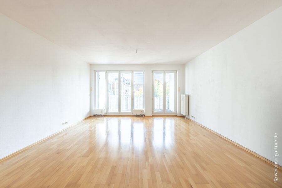 Energieeffiziente 3-Zimmer-Wohnung in ruhiger Lage mit Südloggia und TG-Einzelstellplatz - Lichtdurchfluteter Wohnbereich
