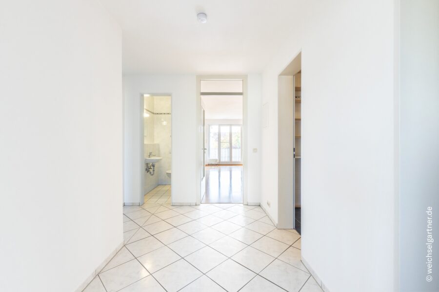 Energieeffiziente 3-Zimmer-Wohnung in ruhiger Lage mit Südloggia und TG-Einzelstellplatz - Hinterer Dielenbereich