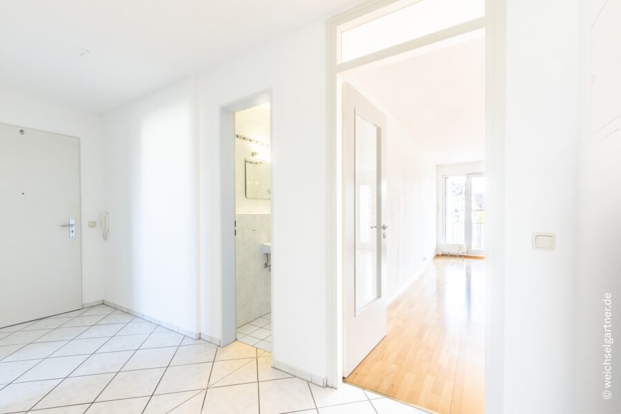 Energieeffiziente 3-Zimmer-Wohnung in ruhiger Lage mit Südloggia und TG-Einzelstellplatz - Blick in den Flur