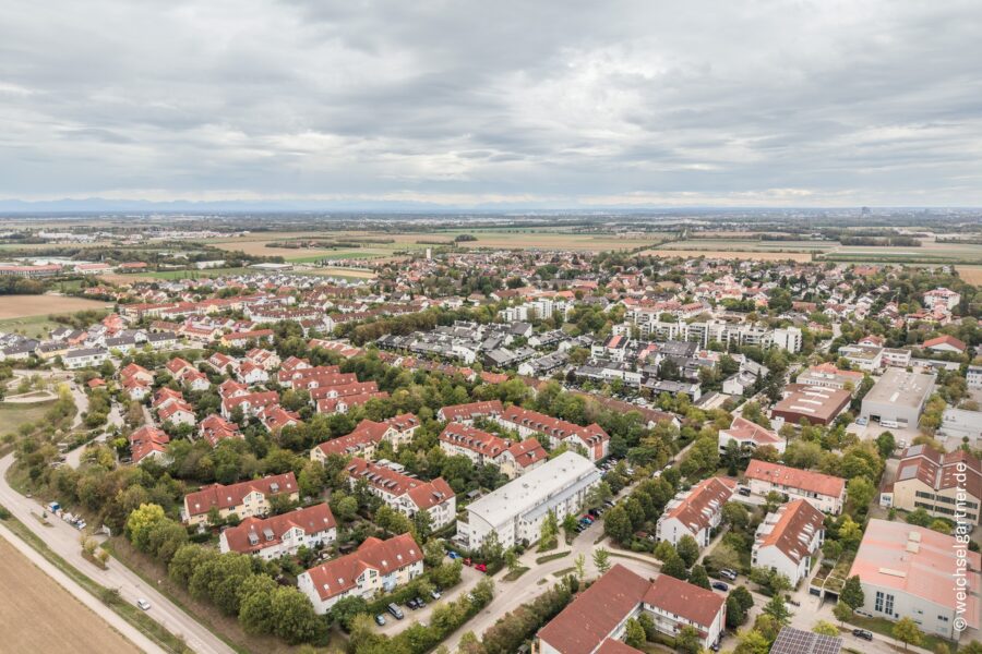 Energieeffiziente 3-Zimmer-Wohnung in ruhiger Lage mit Südloggia und TG-Einzelstellplatz - Weitere Luftbildaufnahme