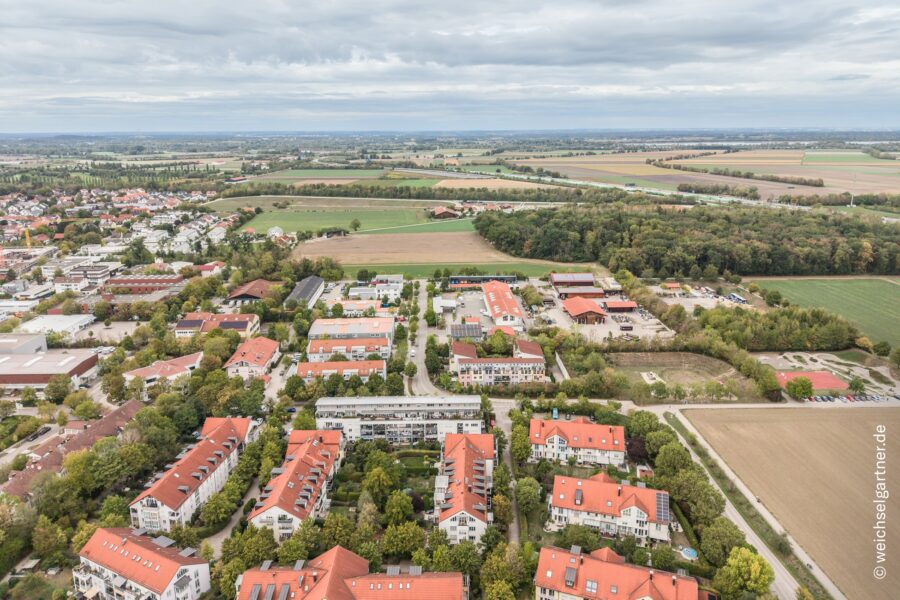 Energieeffiziente 3-Zimmer-Wohnung in ruhiger Lage mit Südloggia und TG-Einzelstellplatz - Weitere Luftbildaufnahme