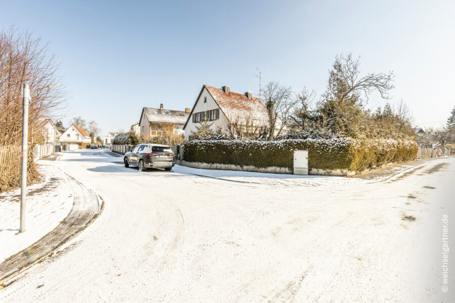 Attraktives Baugrundstück mit idealer Südausrichtung in begehrter Wohngegend - Ideales Eckgrundstück