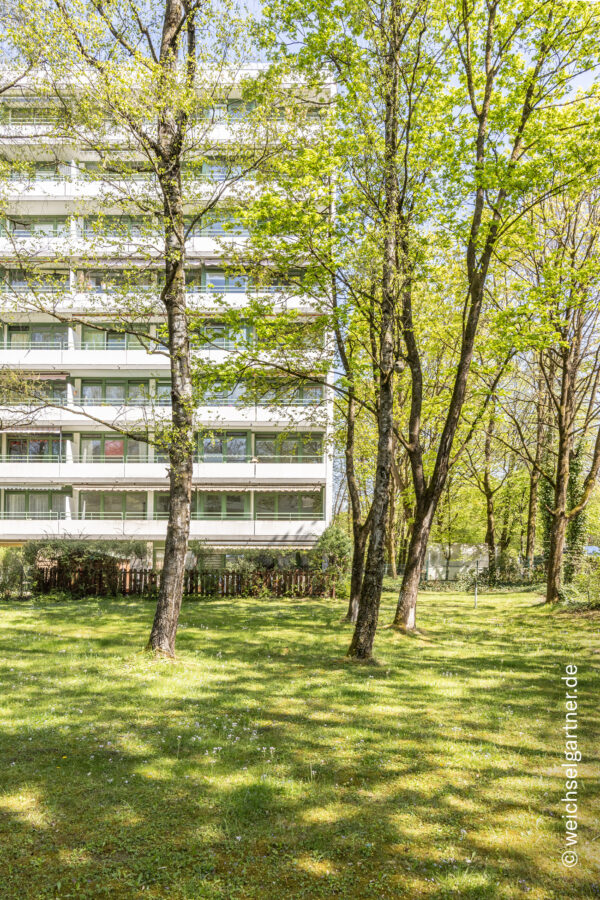 Bezugsfreie Eigentumswohnung mit herrlichen Blick ins Grüne und hervorragender Infrastruktur - Blick auf die Balkone