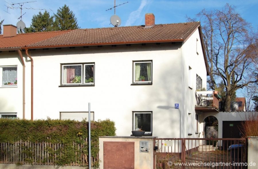 Doppelhaushälfte in ruhiger Lage - DHH-Straßenansicht