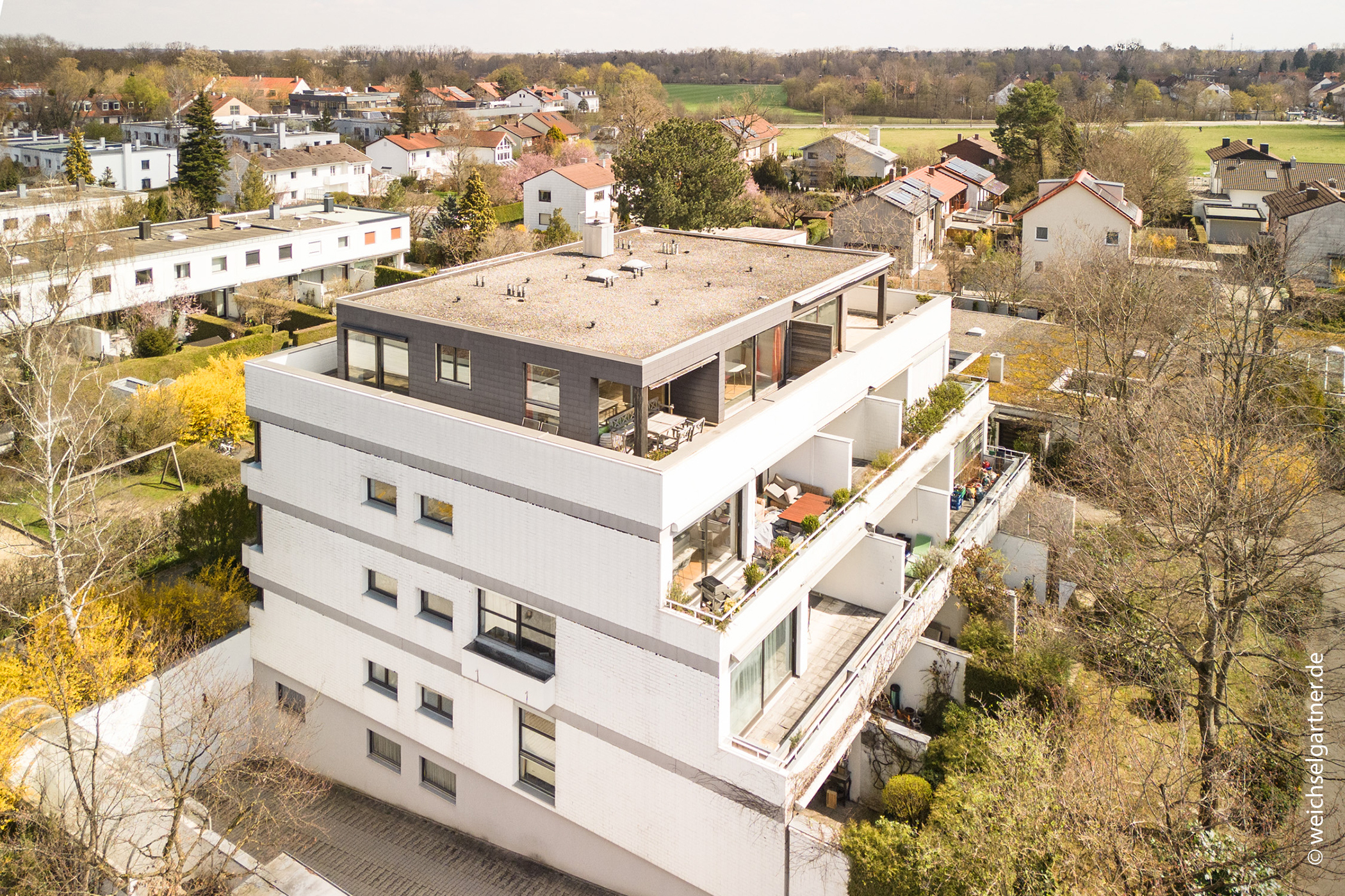 Größzügige Dachterrassenwohnung mit Bergblick, 81929 München, Dachgeschosswohnung