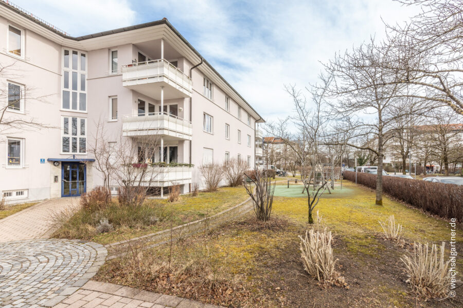 Unmittelbar am grünen Park: Wohnung in idealer Wohnlage für Familien mit überdachten Süd-Balkon - Gepflegte Wohnanlage