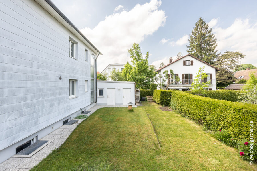 Freistehendes Einfamilienhaus auf sonnigem Süd-West-Grundstück in ruhiger Lage - Gartenbereich hinter dem Haus