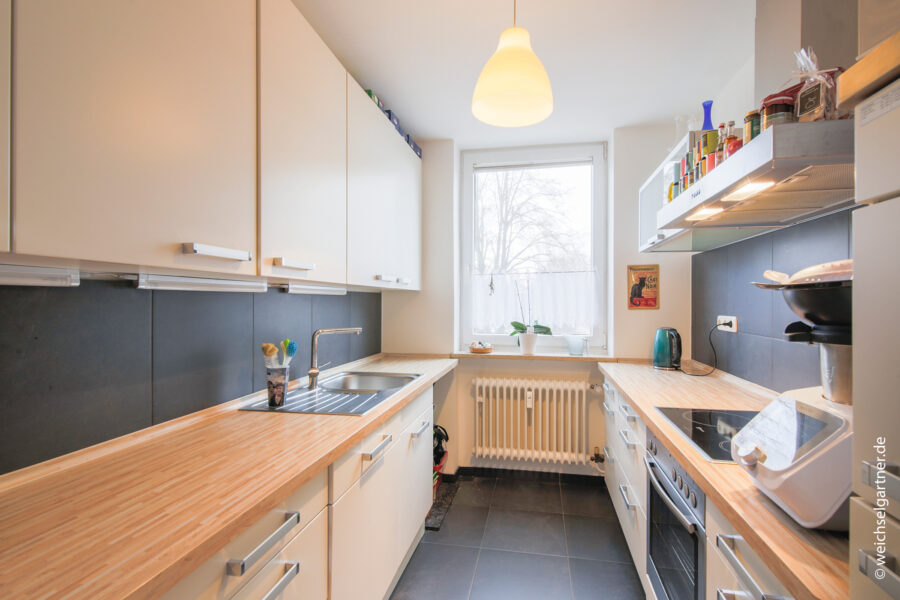 Bezugsfreie und renovierte Eigentumswohnung in guter Lage - Küche mit Einbauküche