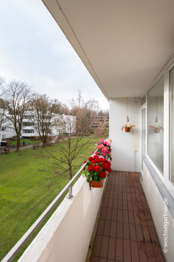 Bezugsfreie und renovierte Eigentumswohnung in guter Lage - Süd-Balkon