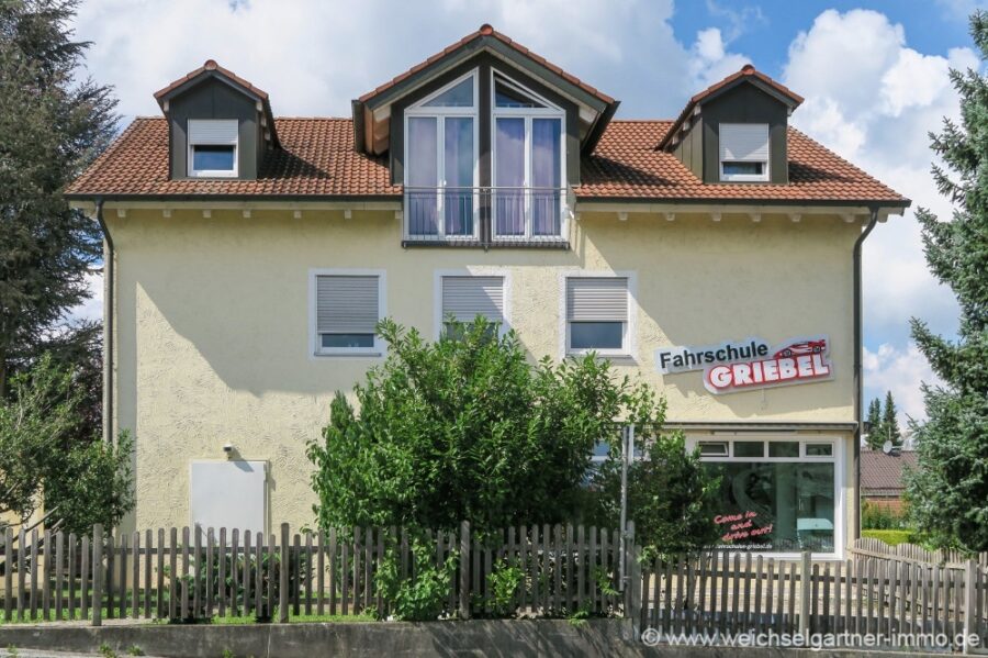 Interessantes Wohn-/Geschäftshaus - Seitliche Ansicht