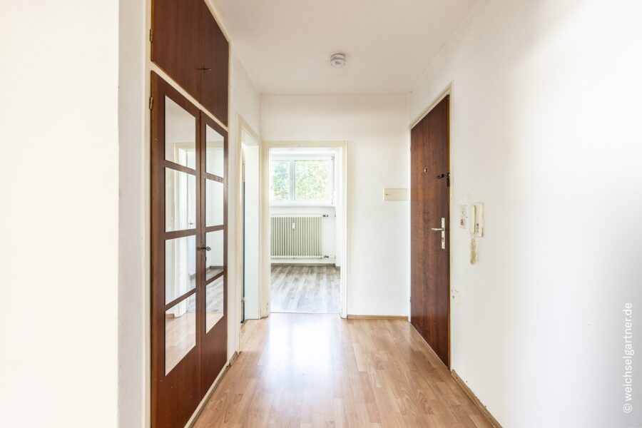 Erbpacht: Bezugsfreie Eigentumswohnung mit Loggia und Einzelgarage in ruhiger Wohnlage - Eingangsbereich