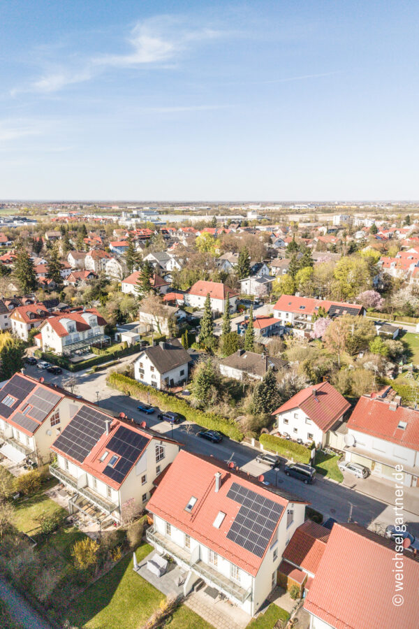 Attraktives Wohnbaugrundstück für 6 DHHs, 2 MFHs oder Reihenhäuser - Luftbildaufnahme