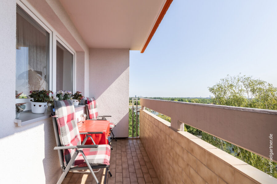Vermietete Eigentumswohnung mit Weitblick in grüner Wohnlage - Loggia