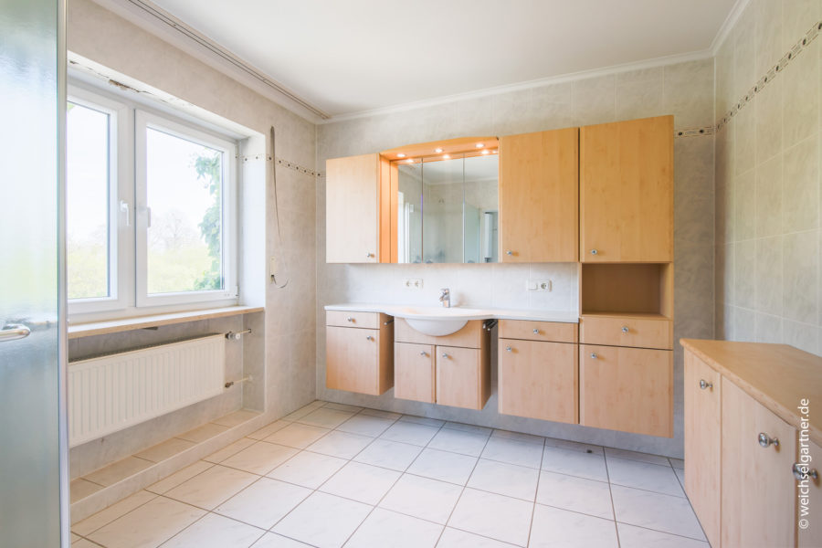 Reiheneckhaus mit großem Garten in grüner und ruhiger Wohnlage - Badezimmer