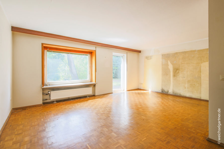 Reiheneckhaus mit großem Garten in grüner und ruhiger Wohnlage - Wohn- und Essbereich