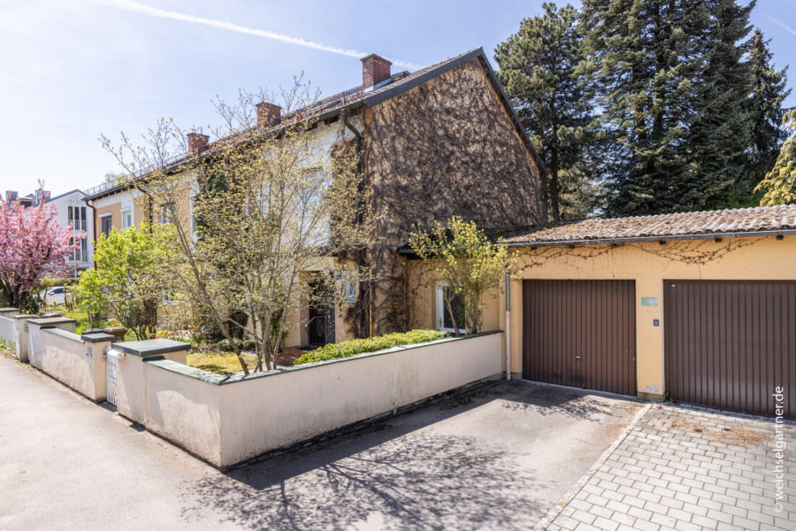 Reiheneckhaus mit großem Garten in grüner und ruhiger Wohnlage - Angrenzende Einzelgarage