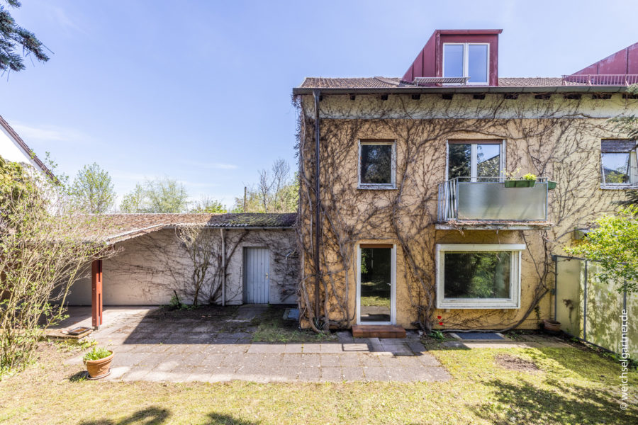 Reiheneckhaus mit großem Garten in grüner und ruhiger Wohnlage - Duschbad im Dachgeschoss
