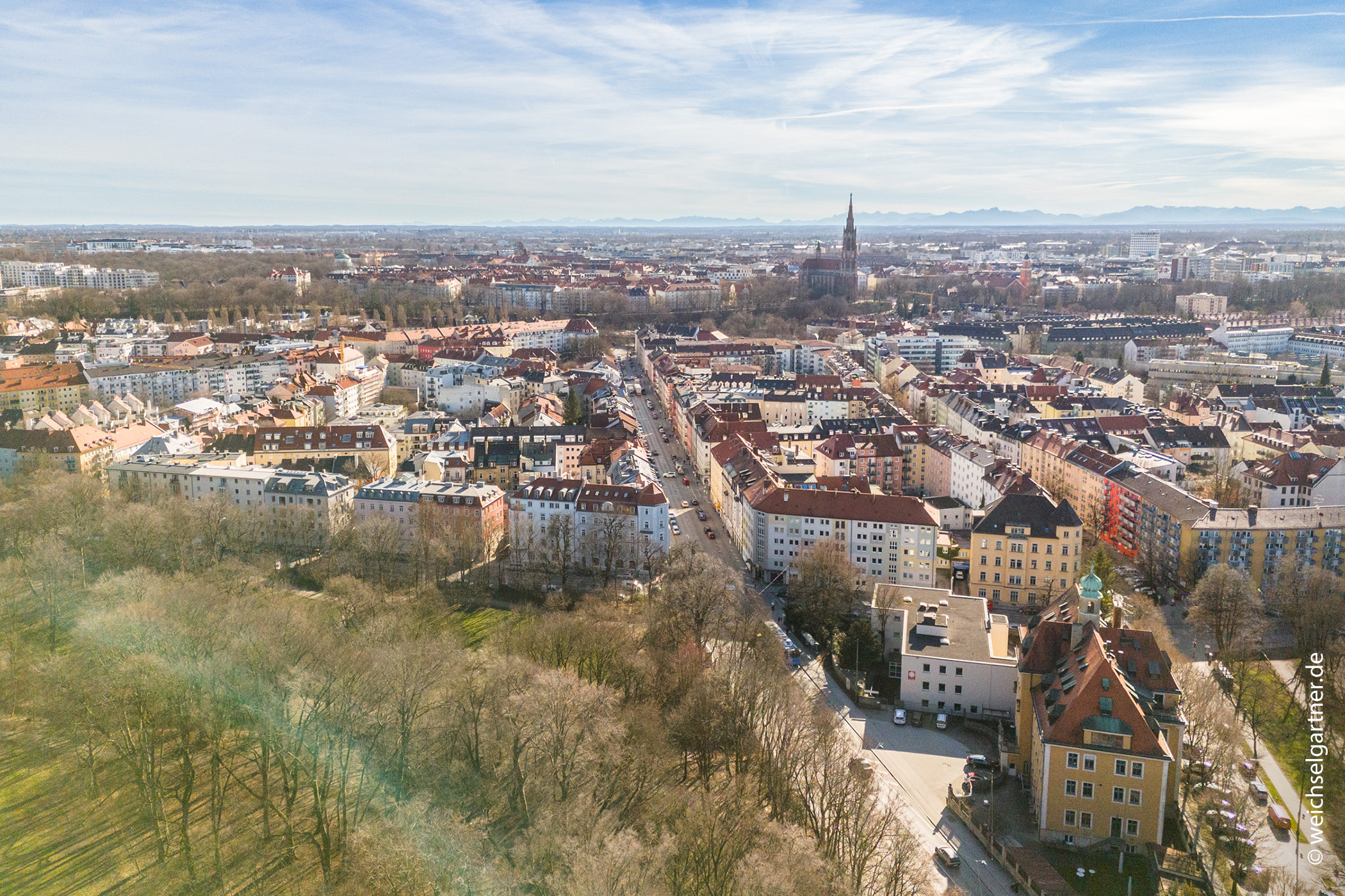 Großzügige Altbauwohnung in Isarnähe mit kleinem Balkon und viel Gestaltungspotenzial, 81543 München, Etagenwohnung