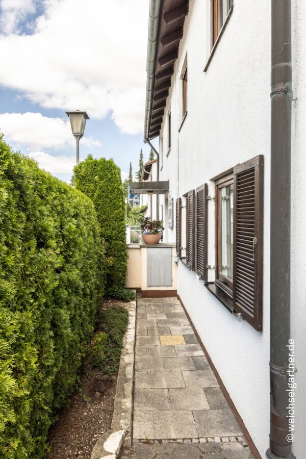 Gemütliche Doppelhaushälfte mit schönem Garten in ruhiger Wohnlage Nähe Zamilapark - Hausfassade