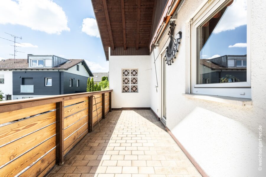 Gemütliche Doppelhaushälfte mit schönem Garten in ruhiger Wohnlage Nähe Zamilapark - Der überdachte Balkon