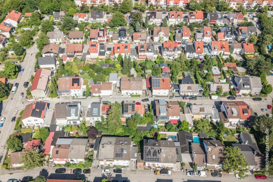 Gemütliche Doppelhaushälfte mit schönem Garten in ruhiger Wohnlage Nähe Zamilapark - Luftbildaufnahme