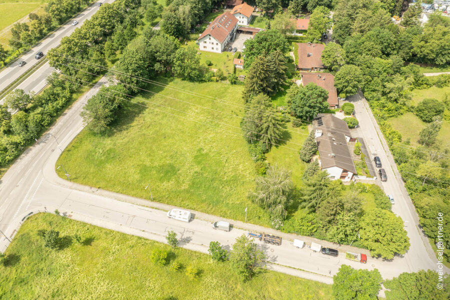 Interessantes Baugrundstück mit vielfältigen Bebauungsmöglichkeiten und genehmigten Vorbescheid - Luftbildaufnahme – Grundstück