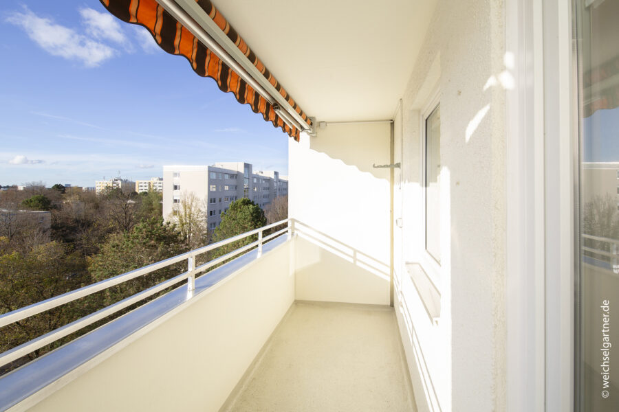 Bezugsfreie Eigentumswohnung mit West-Balkon - Weitere Balkonansicht