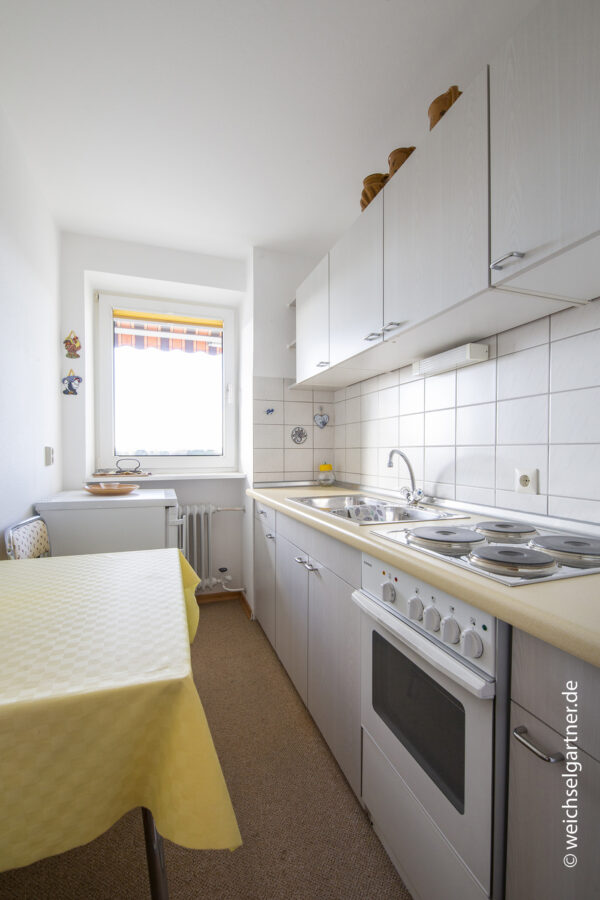 Bezugsfreie Eigentumswohnung mit West-Balkon - Küche mit Fenster zum Balkon