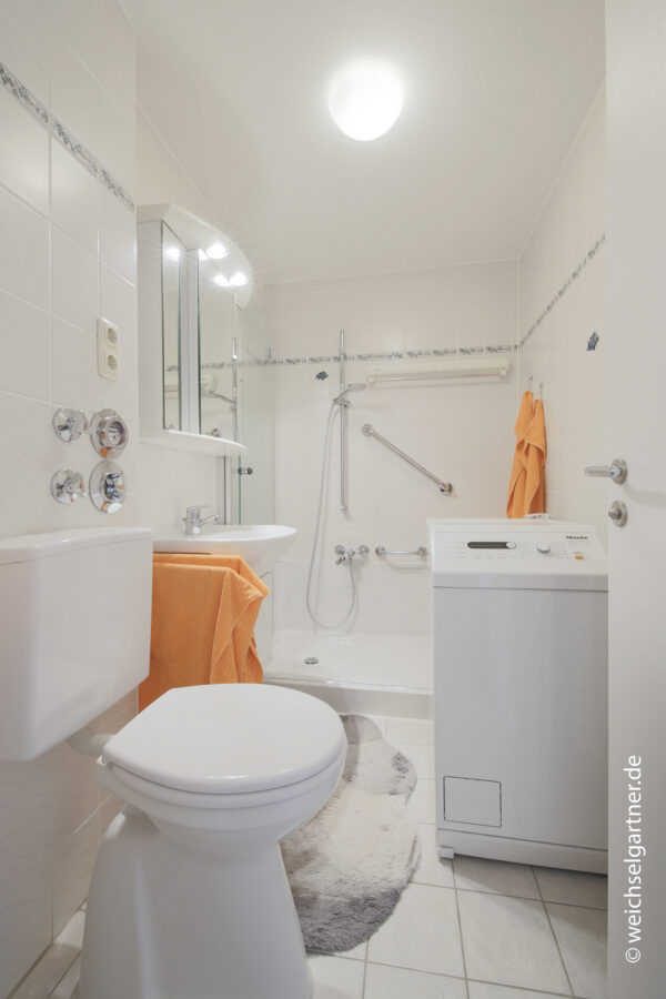 Bezugsfreie Eigentumswohnung mit West-Balkon - Badezimmer