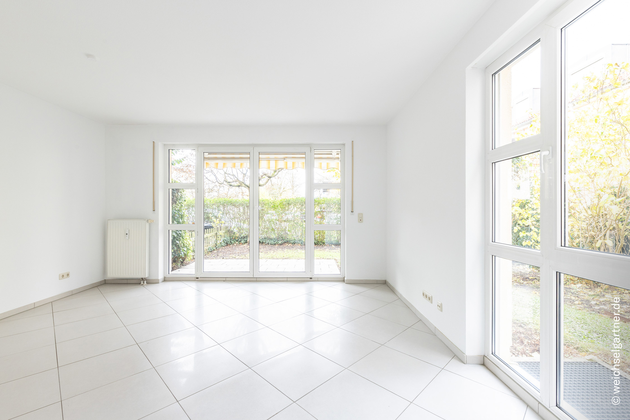 Bezugsfreie Eigentumswohnung mit großem Privatgarten, 81929 München, Erdgeschosswohnung