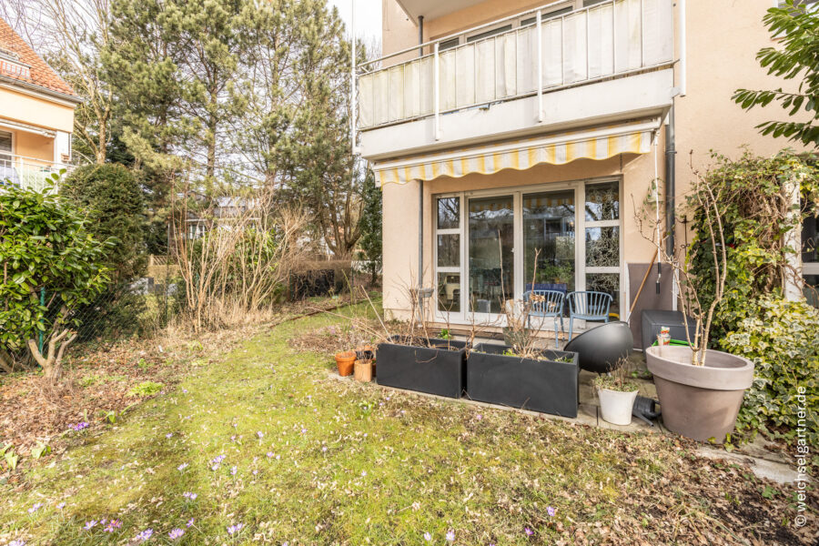 Charmante Eigentumswohnung mit großem Privatgarten - West-Terrasse mit Markise