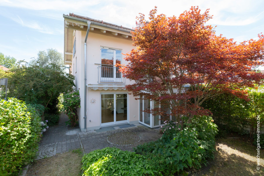 Familienfreundliches Reiheneckhaus in ruhiger Wohnlage - Außenansicht