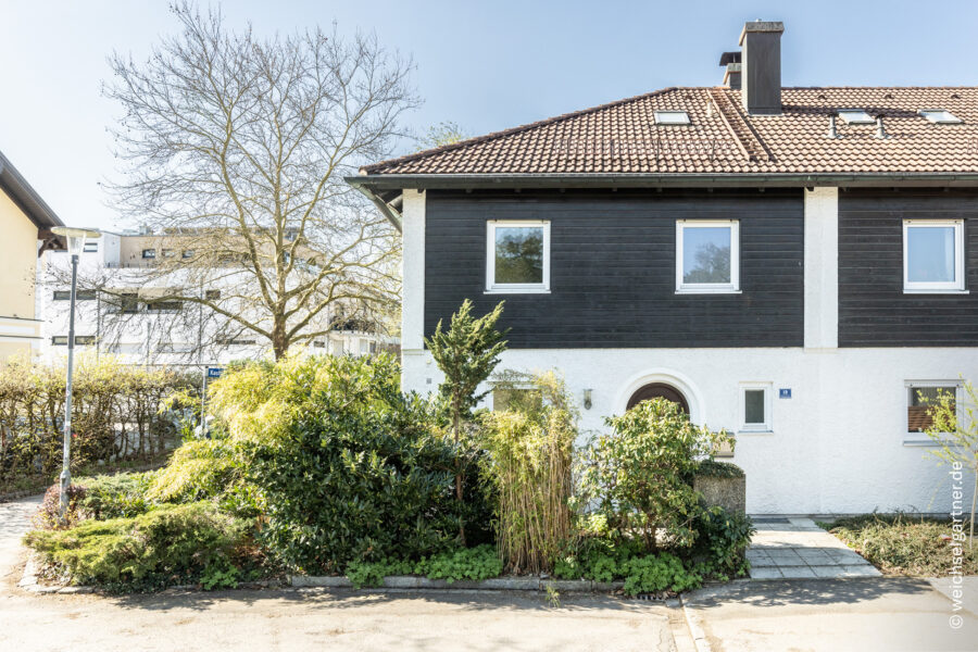Ideales Wohnen für Familien: Ansprechendes Reiheneckhaus mit Südgarten und Einzelgarage - Charmantes Reiheneckhaus