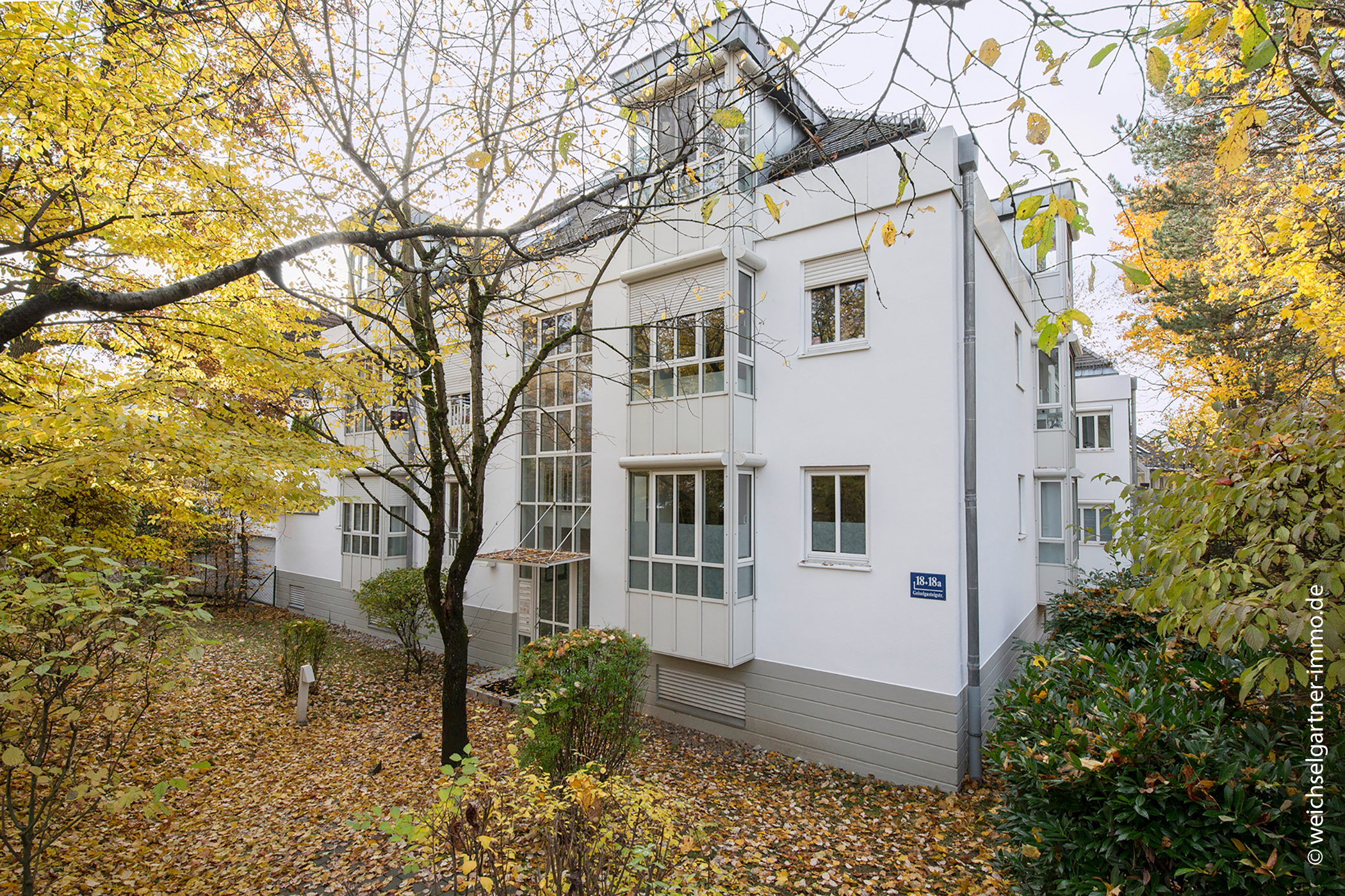 Großzügige Wohnung mit SW-Balkon in bester Lage, 81545 München, Etagenwohnung