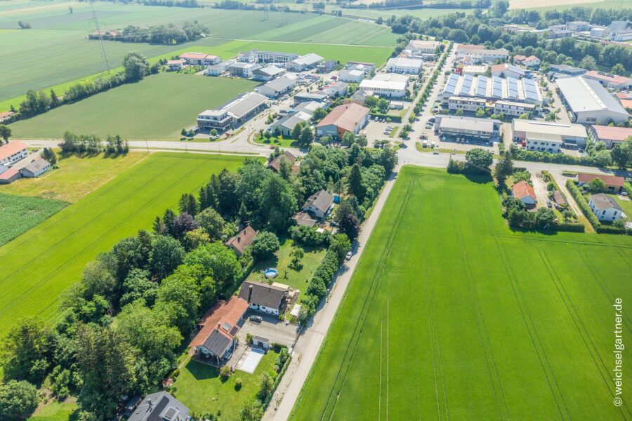 B-Plan vorhanden: Wohnbaugrundstück für ein Doppelhaus in grüner und ruhiger Umgebung - Luftbildaufnahme
